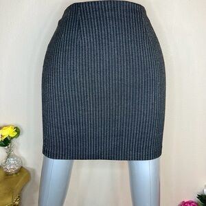 6 Black & White Pinstriped Stretch Pencil Skirt